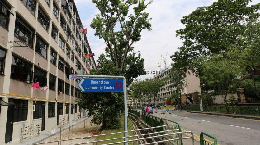 A residential site at Stirling Road has been triggered for sale by public tender after a developer committed to bid at no less than S$685.25 million, said the Urban Redevelopment Authority (URA)